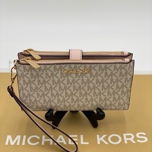 MICHAEL KORS DOUBLE ZIP WRISTLET POWDER BLUSH